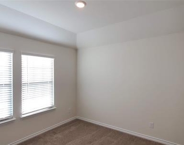 808 Marigold Street - Photo Thumbnail 8