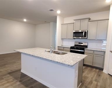 808 Marigold Street - Photo Thumbnail 5