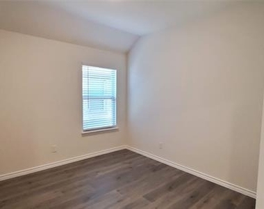 808 Marigold Street - Photo Thumbnail 13