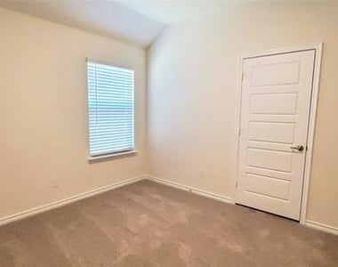 808 Marigold Street - Photo Thumbnail 11