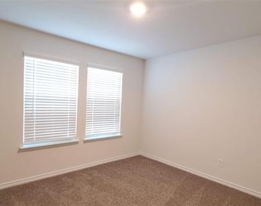2107 Camellia Street - Photo Thumbnail 9