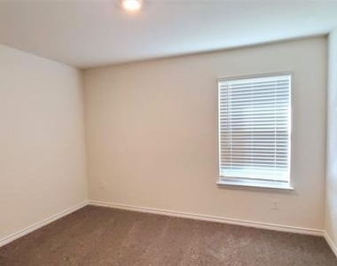 2107 Camellia Street - Photo Thumbnail 10
