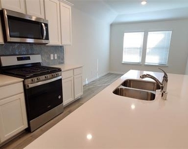 2107 Camellia Street - Photo Thumbnail 6