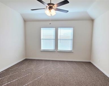 2107 Camellia Street - Photo Thumbnail 8