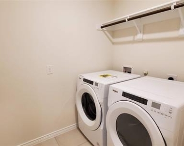 2107 Camellia Street - Photo Thumbnail 15