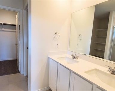 2107 Camellia Street - Photo Thumbnail 14