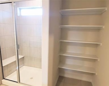 2107 Camellia Street - Photo Thumbnail 12