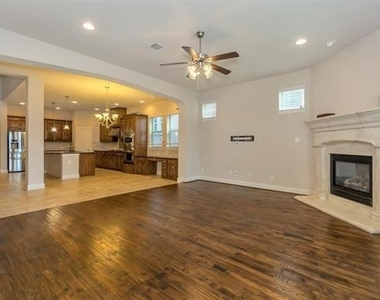 307 Palacio Street - Photo Thumbnail 2