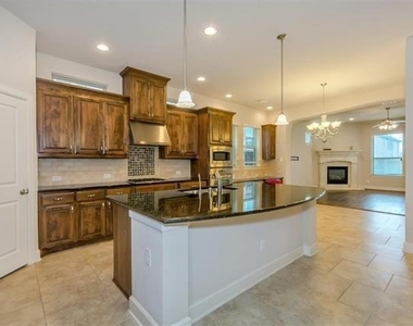 307 Palacio Street - Photo Thumbnail 5