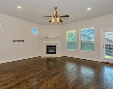 307 Palacio Street - Photo Thumbnail 3