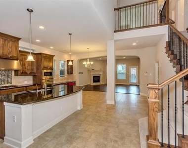 307 Palacio Street - Photo Thumbnail 4