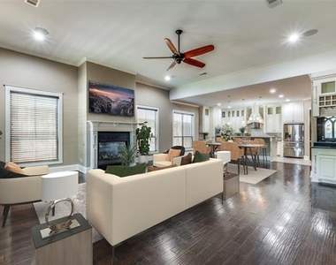 621 W 8th Street - Photo Thumbnail 1