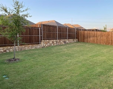 9809 Autumn Leaves Lane - Photo Thumbnail 11