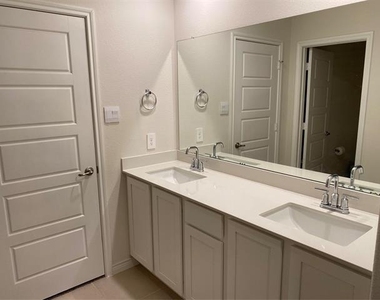 9809 Autumn Leaves Lane - Photo Thumbnail 7