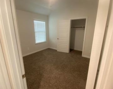 9809 Autumn Leaves Lane - Photo Thumbnail 4