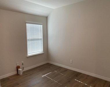 9809 Autumn Leaves Lane - Photo Thumbnail 8
