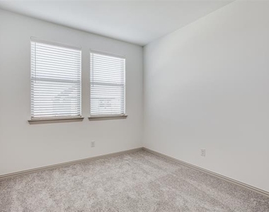 1056 Homestead Way - Photo Thumbnail 10