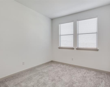 1056 Homestead Way - Photo Thumbnail 9