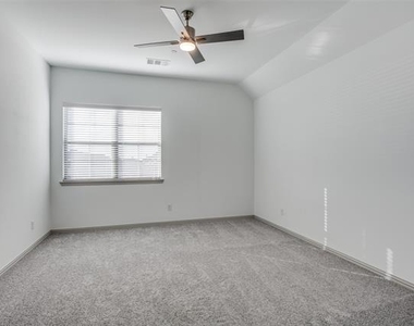 1056 Homestead Way - Photo Thumbnail 11