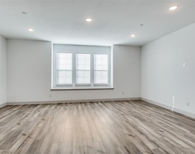 1056 Homestead Way - Photo Thumbnail 2