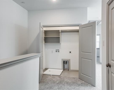 1056 Homestead Way - Photo Thumbnail 7