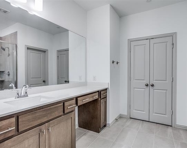 1056 Homestead Way - Photo Thumbnail 13