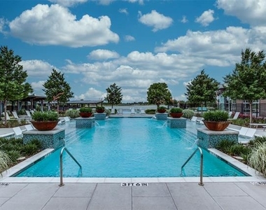 1056 Homestead Way - Photo Thumbnail 16
