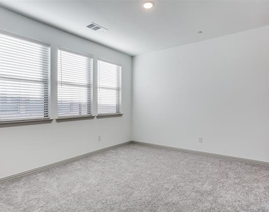 1056 Homestead Way - Photo Thumbnail 3