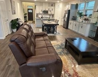 5912 Priory Drive - Photo Thumbnail 13