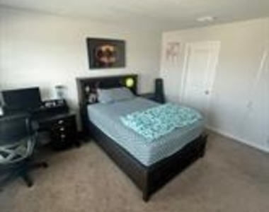 5912 Priory Drive - Photo Thumbnail 16