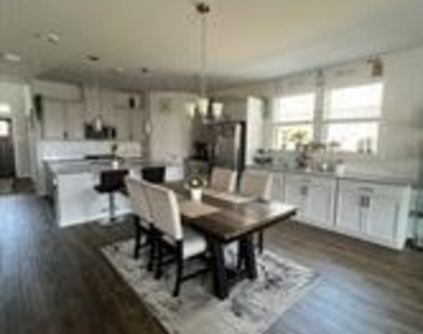 5912 Priory Drive - Photo Thumbnail 8