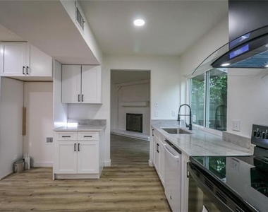 1314 Ontario Drive - Photo Thumbnail 2