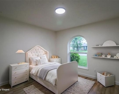 1314 Ontario Drive - Photo Thumbnail 8