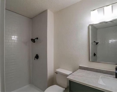 1314 Ontario Drive - Photo Thumbnail 7