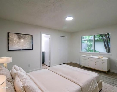 1314 Ontario Drive - Photo Thumbnail 6