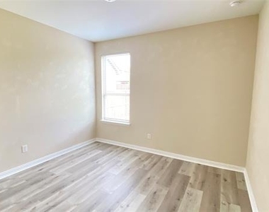 6224 Heron Drive - Photo Thumbnail 13