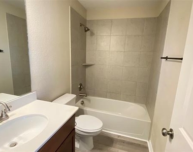 6224 Heron Drive - Photo Thumbnail 10