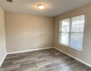 6224 Heron Drive - Photo Thumbnail 7