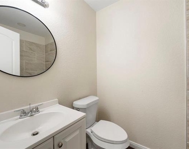 1126 N 11th Street - Photo Thumbnail 6