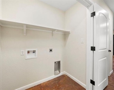 1126 N 11th Street - Photo Thumbnail 10