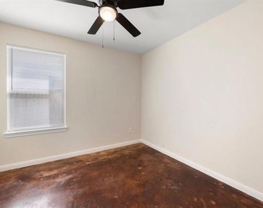 1126 N 11th Street - Photo Thumbnail 7