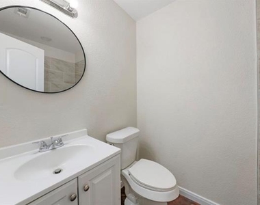 1126 N 11th Street - Photo Thumbnail 8