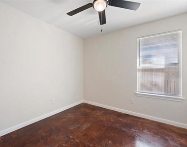 1126 N 11th Street - Photo Thumbnail 5