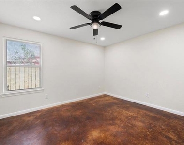 1126 N 11th Street - Photo Thumbnail 9