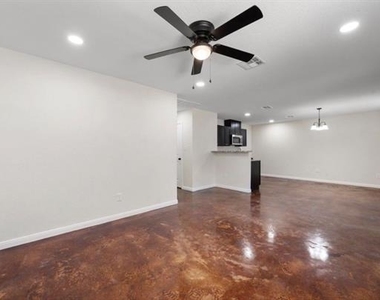 1126 N 11th Street - Photo Thumbnail 2