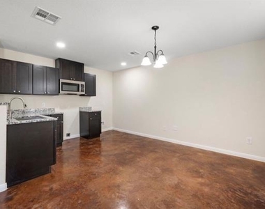 1126 N 11th Street - Photo Thumbnail 3