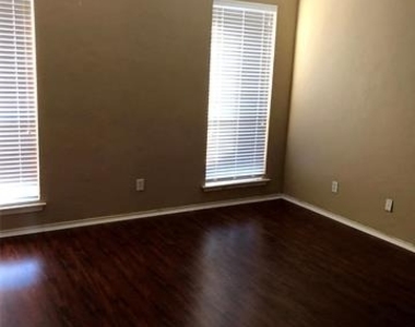 4016 Petersburg Drive - Photo Thumbnail 10