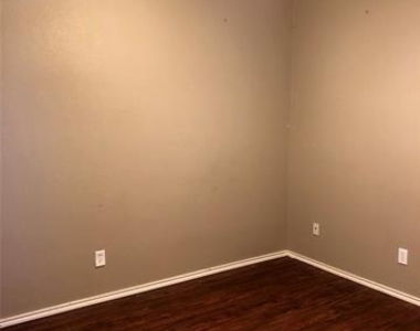 4016 Petersburg Drive - Photo Thumbnail 8