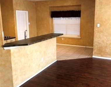 4016 Petersburg Drive - Photo Thumbnail 6