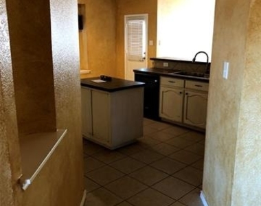 4016 Petersburg Drive - Photo Thumbnail 3